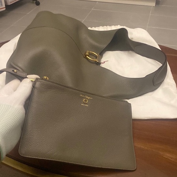 New‼️ SALVATORE FERRAGAMO - Picture 16 of 17